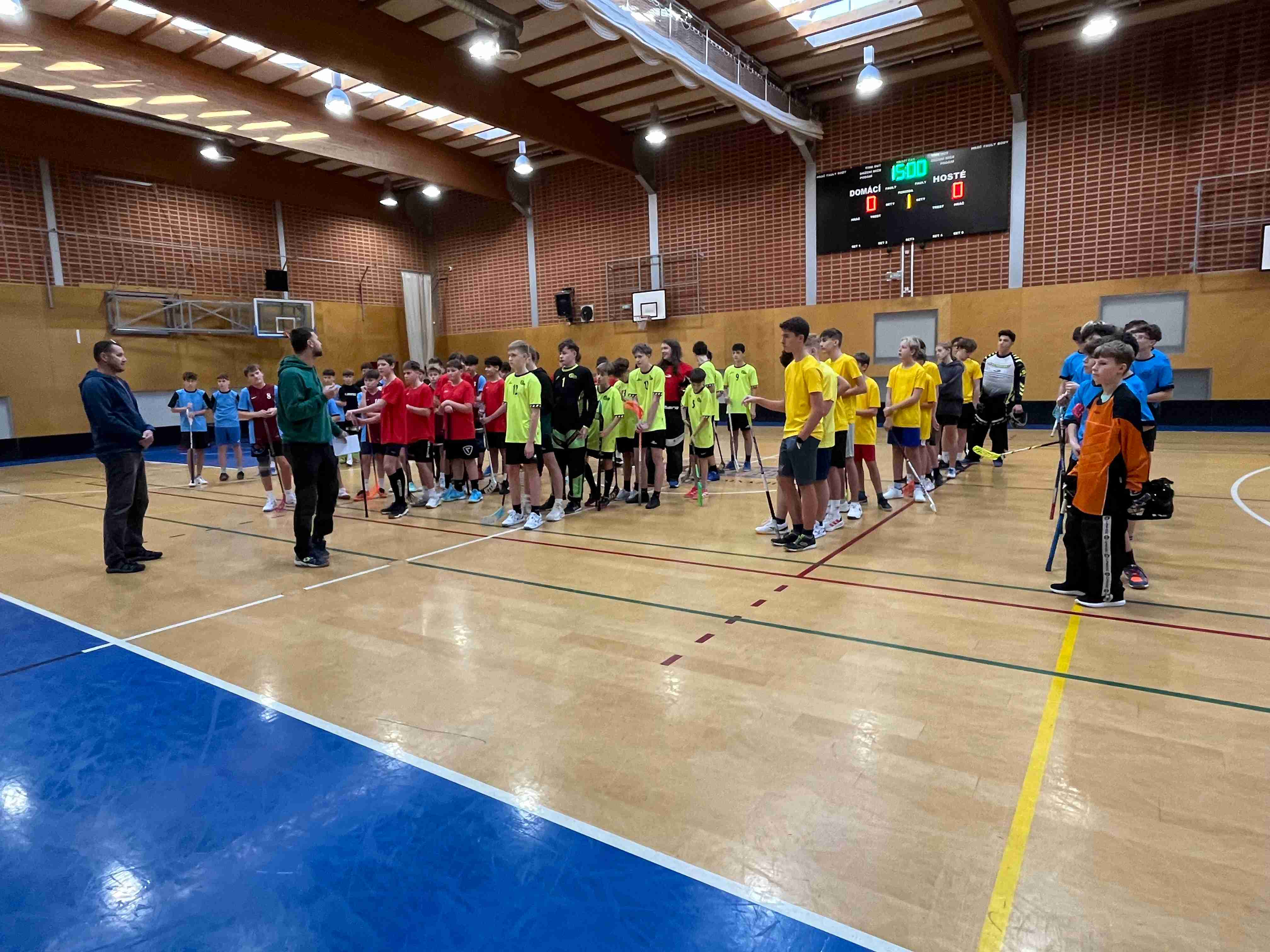 Florbalový turnaj 8. a 9. tříd